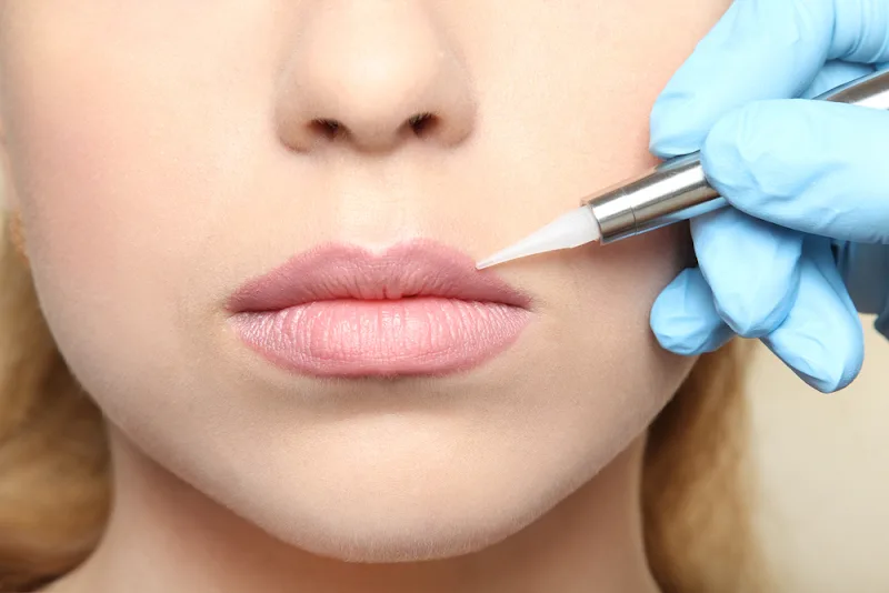 Kim NG maquillage permanent