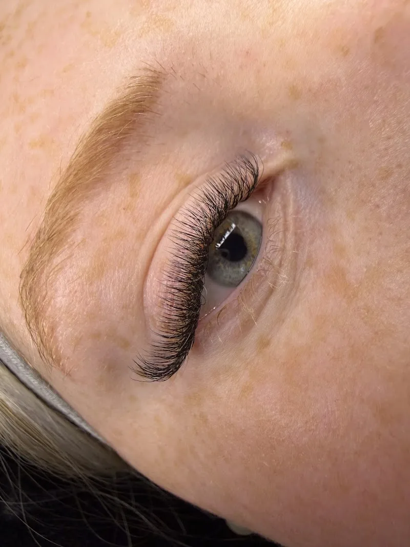D’cils by L - Sourcils & cils Caen - Photo de couverture - OneBooking