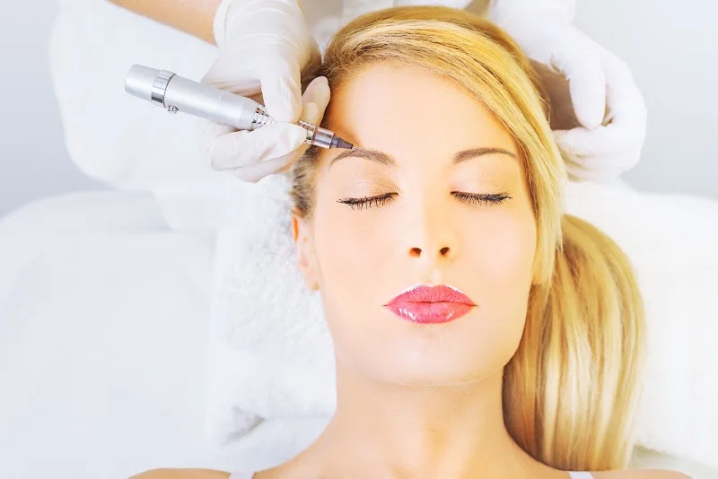 Make Up Création - Maquillage Lyon - Photo de couverture - OneBooking