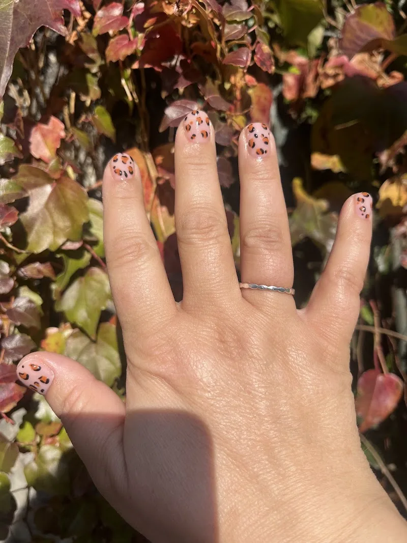 Blooming Nails