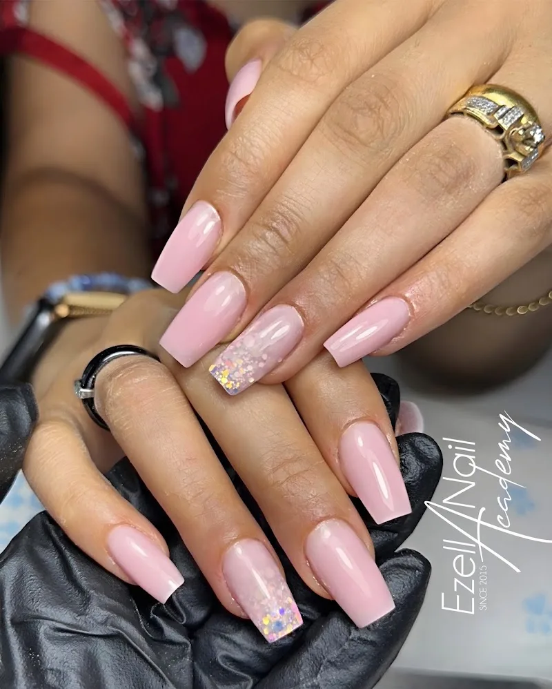 Ezella Nail Academy Bar à ongle et Centre De Formation en onglerie