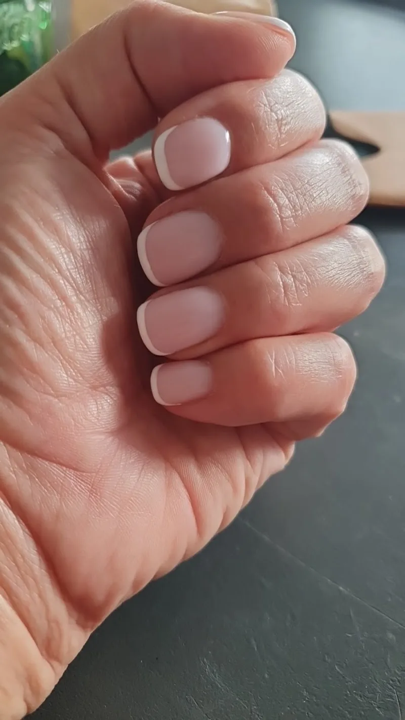Sophie Pozzobon Make-up & Nail Artist