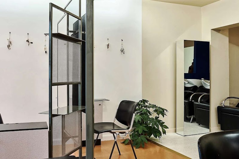 Coiffeur Strasbourg AVILA | Coworking coiffure | Head Spa, Coloriste, Visagiste - Coiffure Strasbourg - OneBooking