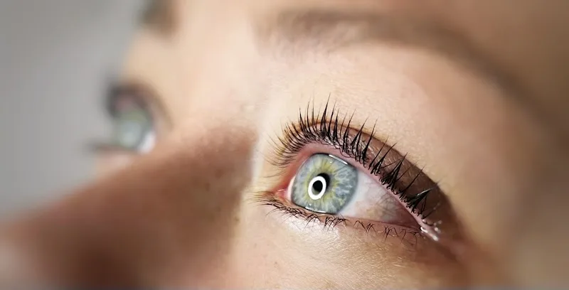 JUST ´IN BEAUTY | Spécialiste du regard en extensions de cils • La Rochelle