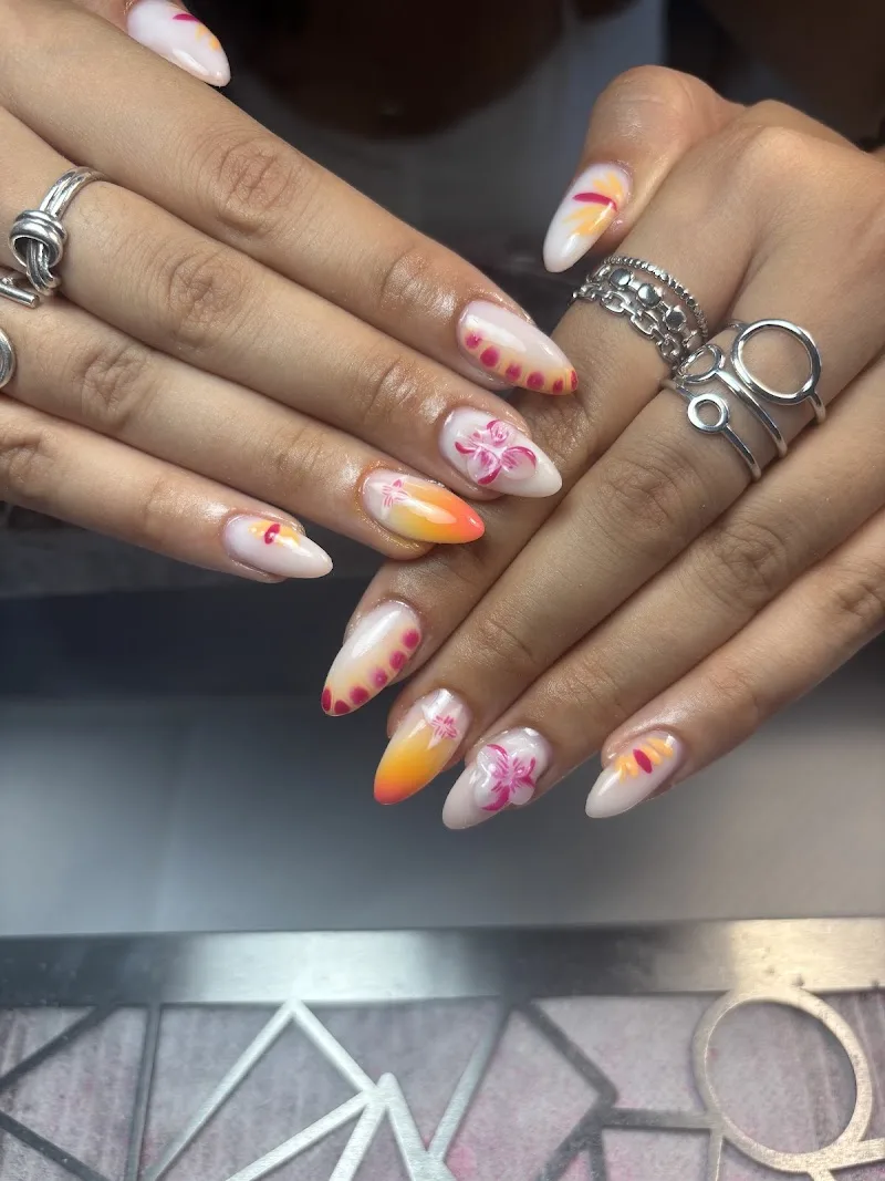 Glowrynails - Onglerie Lyon - Photo de couverture - OneBooking