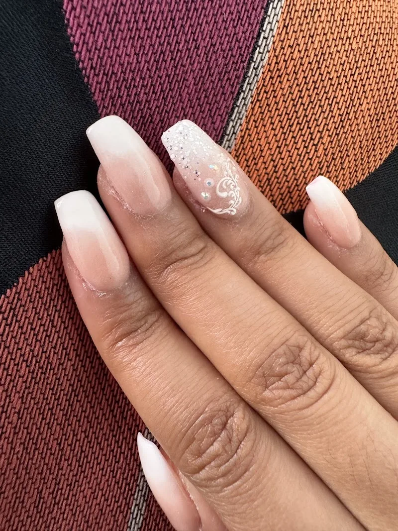L'ongle Inès Onglerie Lyon Valmy Vaise Institut beauté Lyon