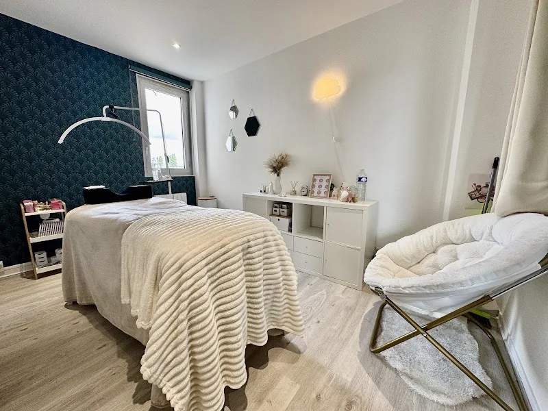 C&B Esthétique - Extension de Cil - Cil & Beauté