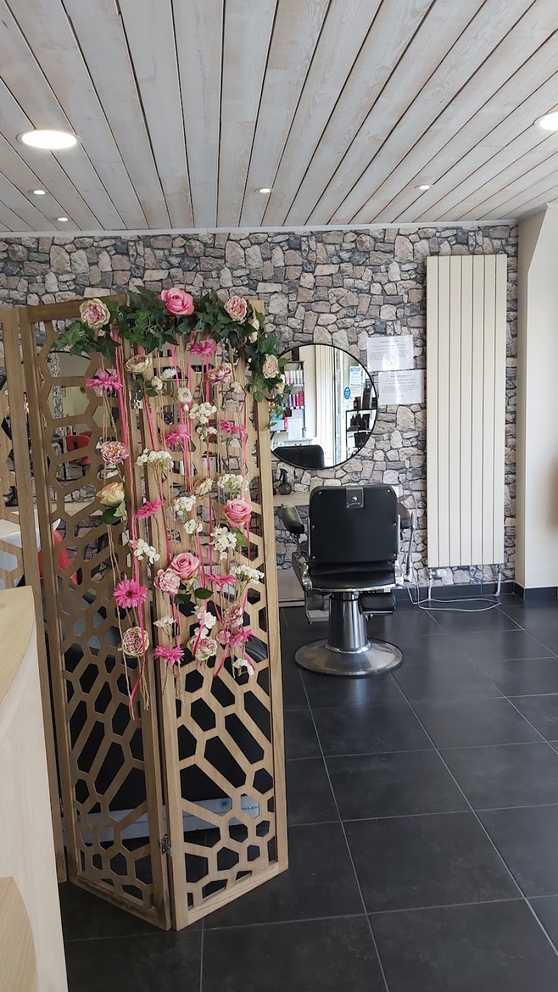 Diminu'Tifs - Coiffure Fougères - OneBooking