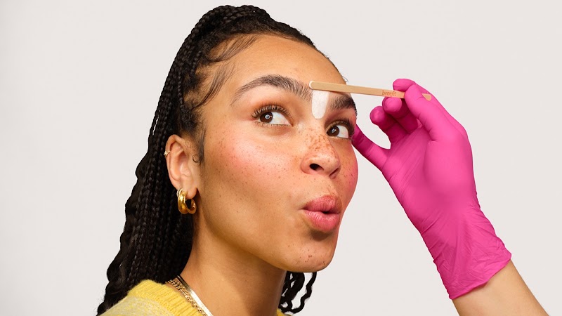 Benefit BrowBar Bar à Sourcils - Clermont Ferrand