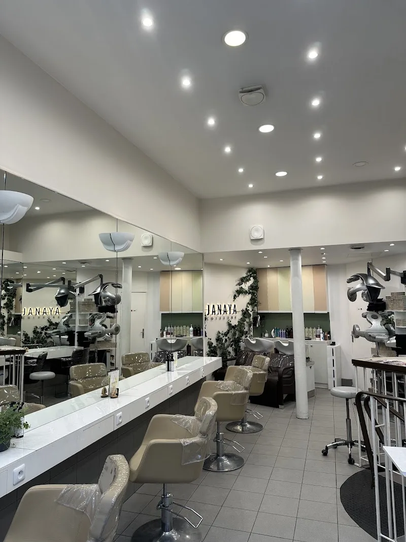 Janaya Paris 17,Lissage Enzymotherapy,Tanin,Balayage Argile,Coloration Organique Sans PPD,English Speaking,Belmakosmetik