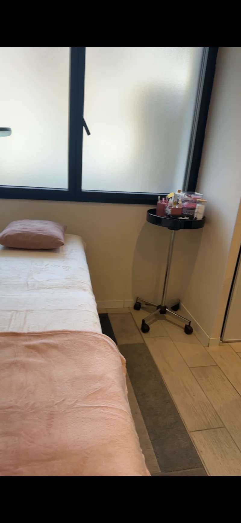 Abk Beauty - Sourcils & cils Nîmes - Photo de couverture - OneBooking
