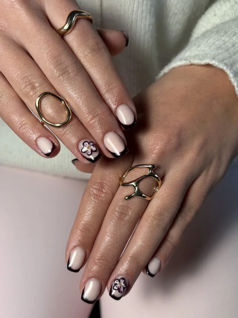 Urban Nails M