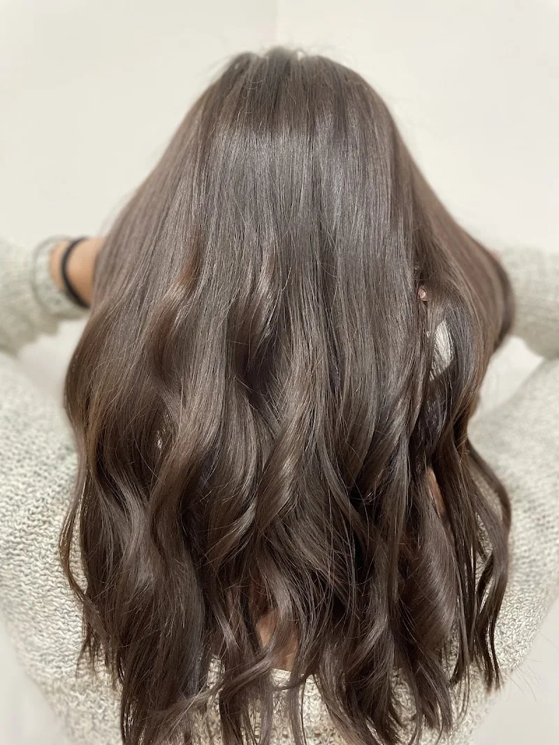 Karlina. F Salon De Coiffure