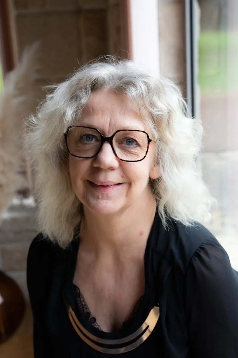 Isabelle Moutel - Sophrologue à Fougères et reflexologue émotionnelle / Sophro Zen