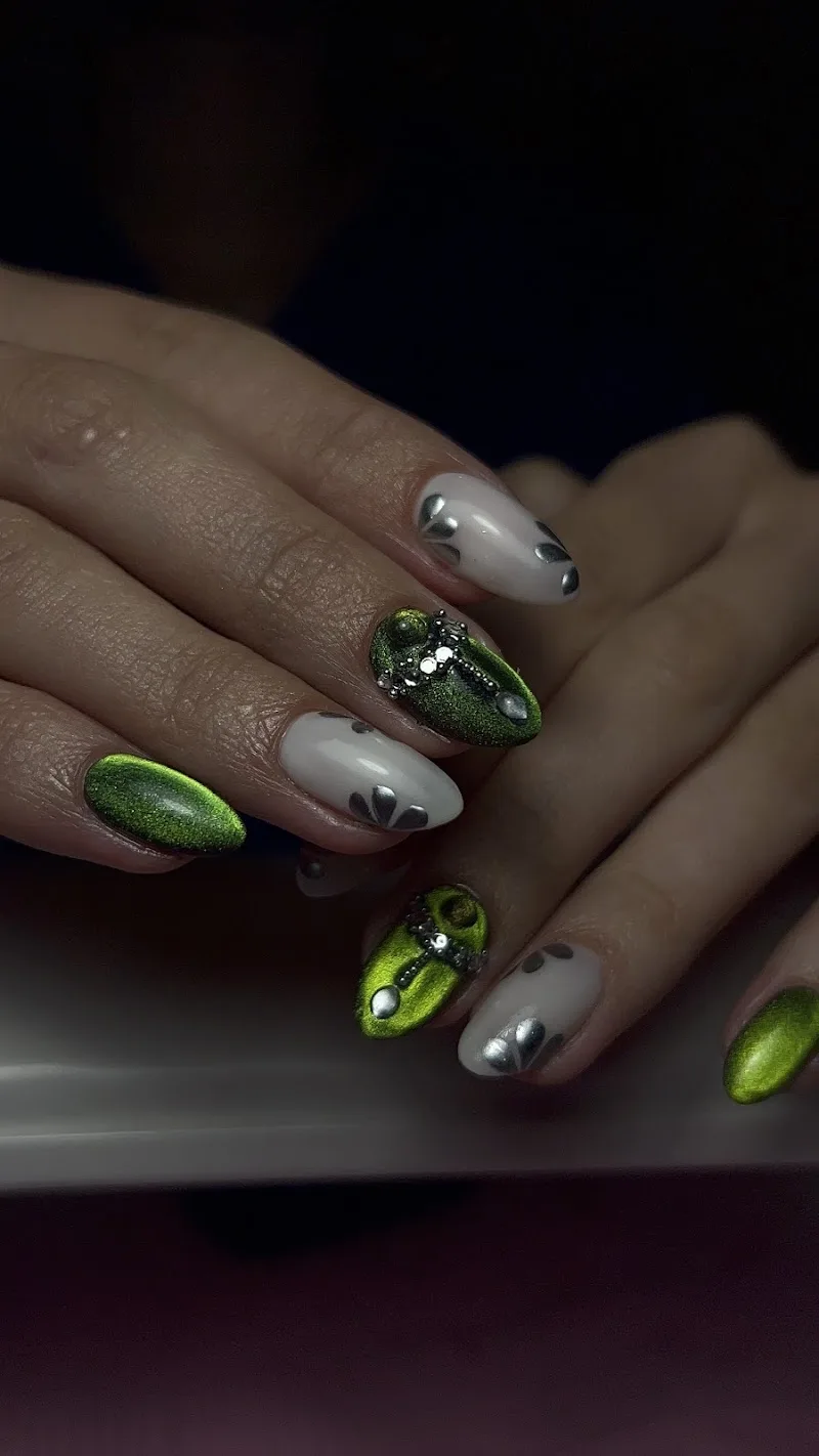 Mairym nails