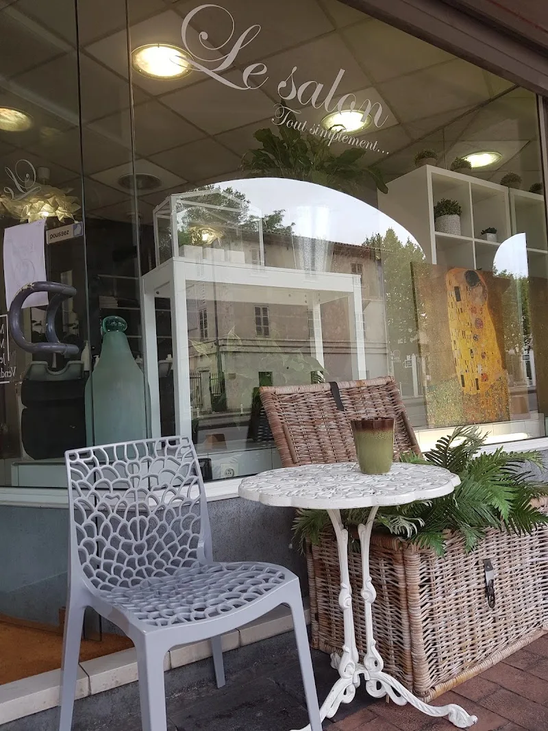 Le Salon Tout simplement - Coiffure Toulon - Photo de couverture - OneBooking