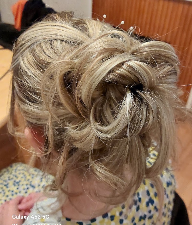 The beauty by Prisci - Coiffure Lourdes - OneBooking