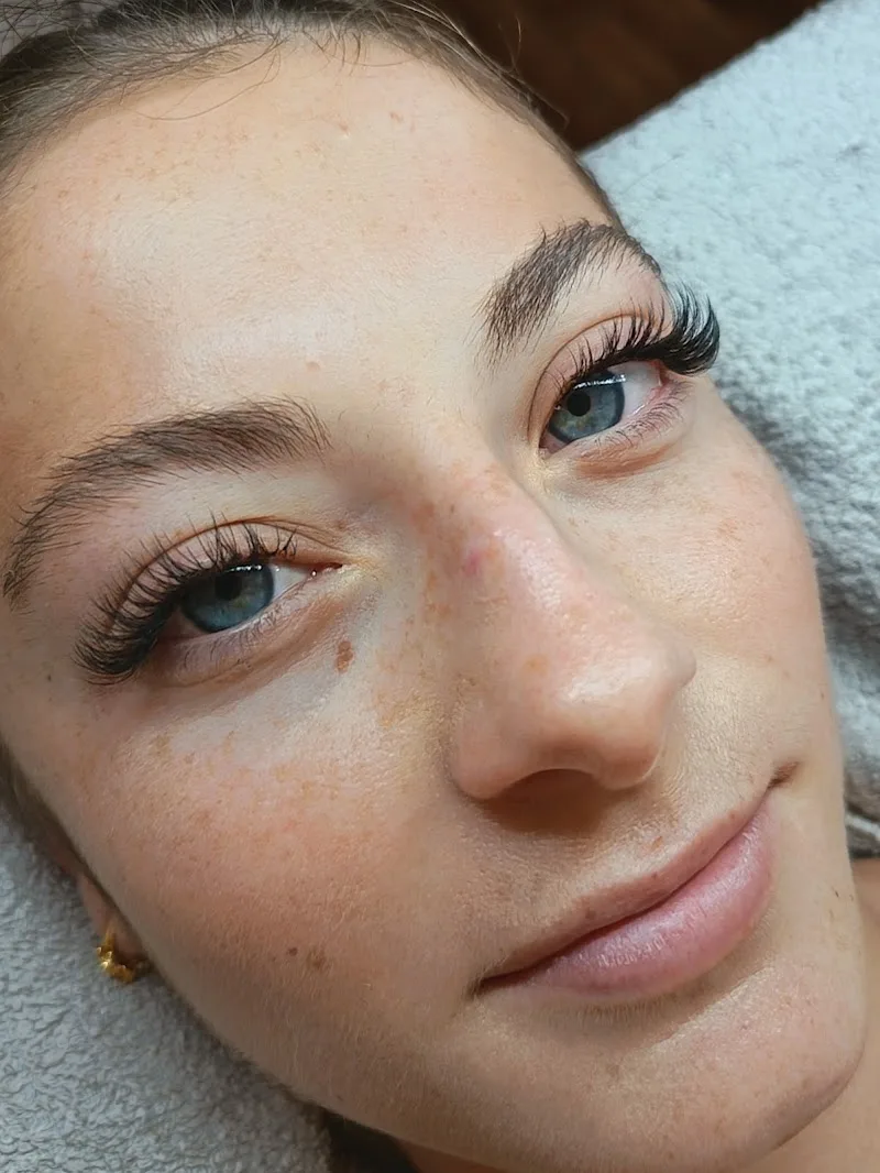 Cils vous plaît mesdames, Extensions de cils, Rehaussement
