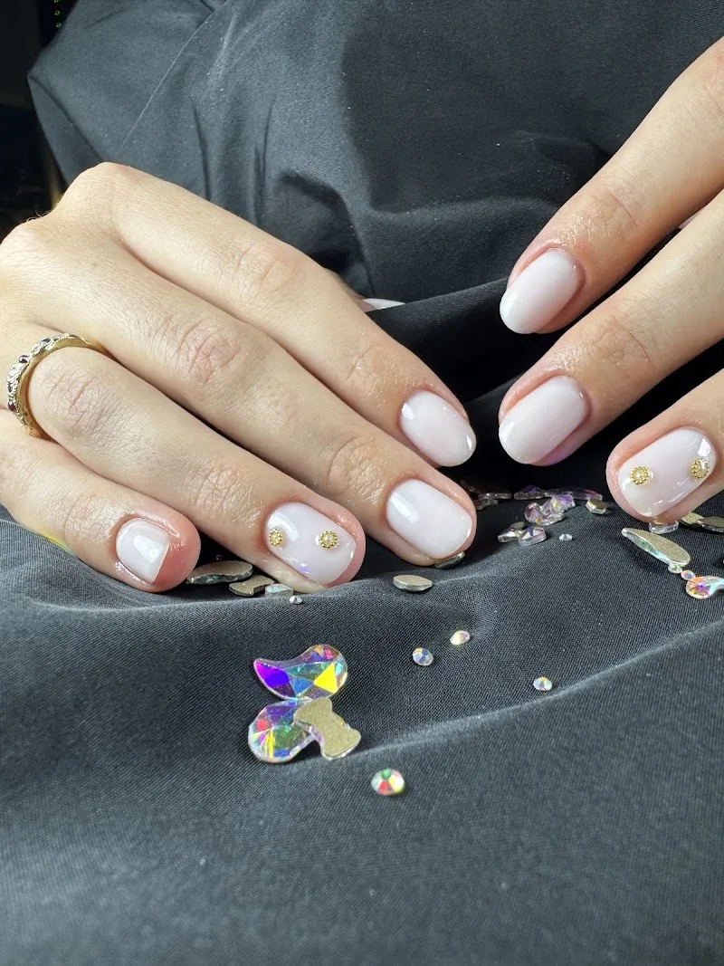 Julie M nails