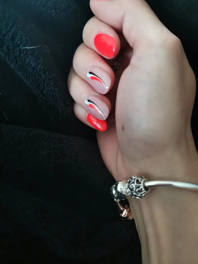 HoliNails