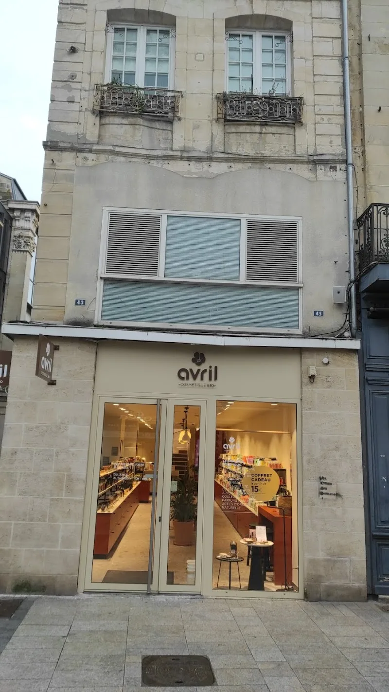 Avril - Maquillage Caen - Photo de couverture - OneBooking