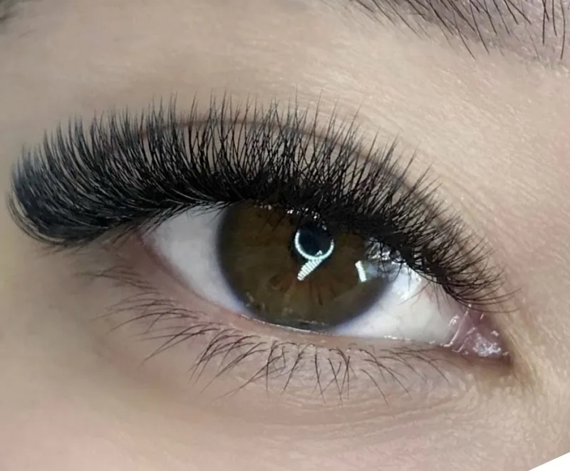 Nina Beauty school ( formatrice )