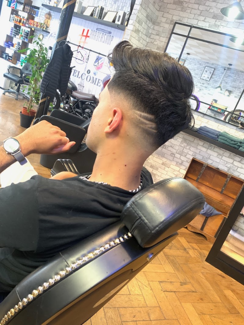 Salon de coiffeur à Metz # coiffeur berber shop - Coiffure Metz - OneBooking