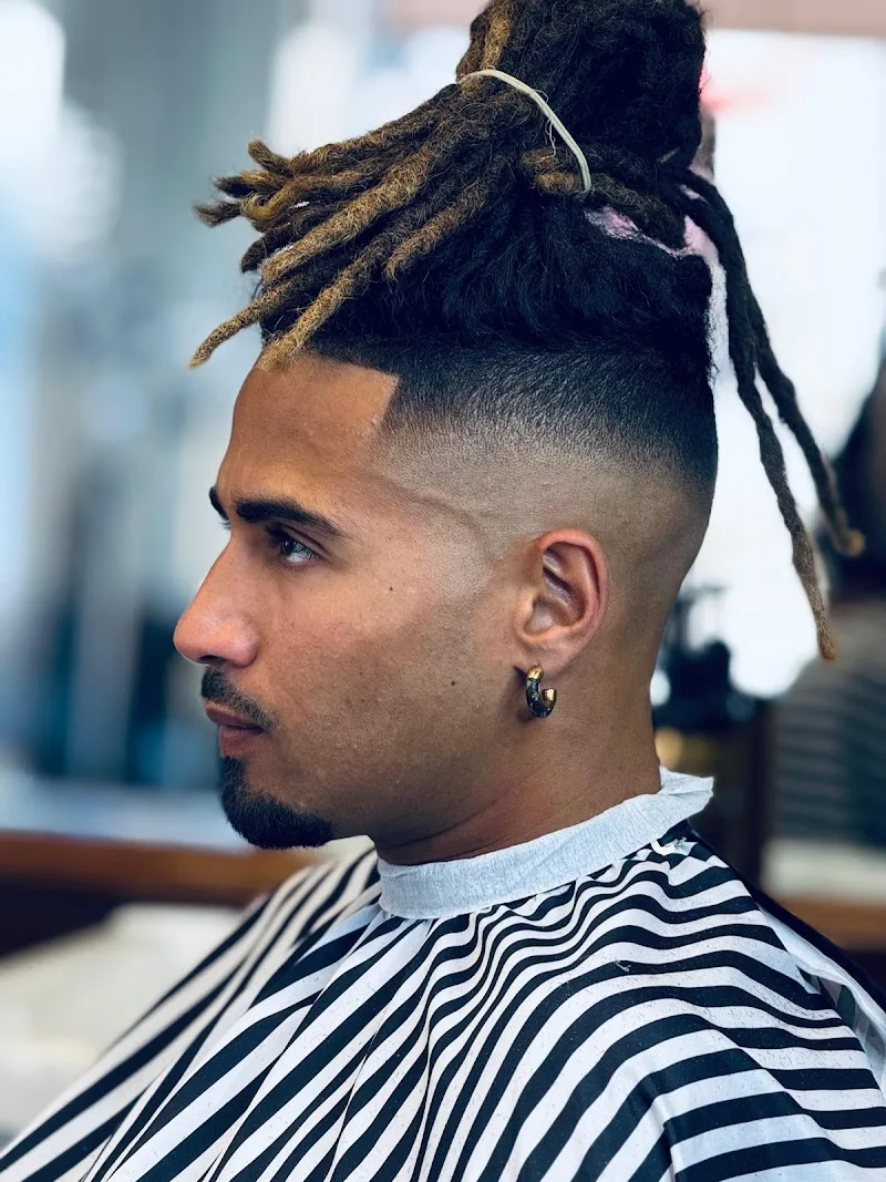 Zak Barber - Coiffure La Rochelle - Photo de couverture - OneBooking