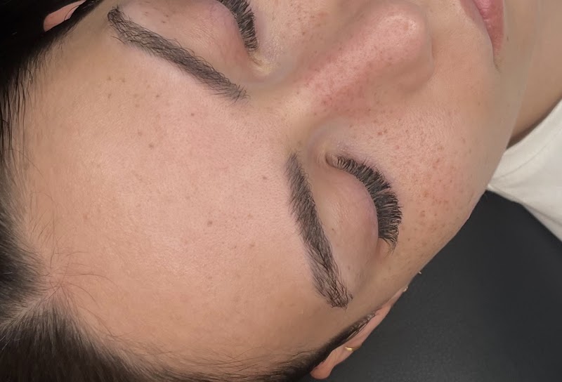 The Daisy Bloom - Extensions de Cils, Taches de Rousseur & Piercings à Clermont-Ferrand