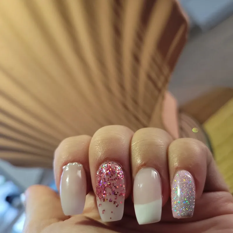 Cloudy institute manicure a domicile