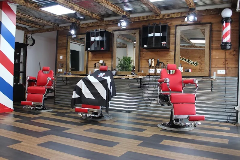 L'incontournable Barbershop | Barber tous type de cheveux | Coiffeur Femmes Expert cheveux bouclés/frisés/crépus)