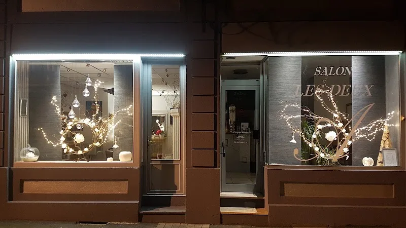 Les Deux A