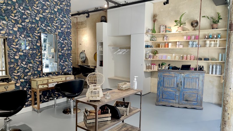 Salon Le Bigoudi - Coiffeur Coloriste Bordeaux - Coiffure Bordeaux - OneBooking