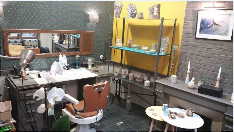 A 2 Pièces Cuisine Coiffures et Traditions - Coiffure Saint-Étienne - OneBooking