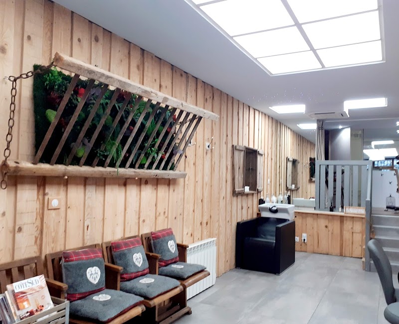 "Joyce" hairdresser - Coiffure Grenoble - OneBooking
