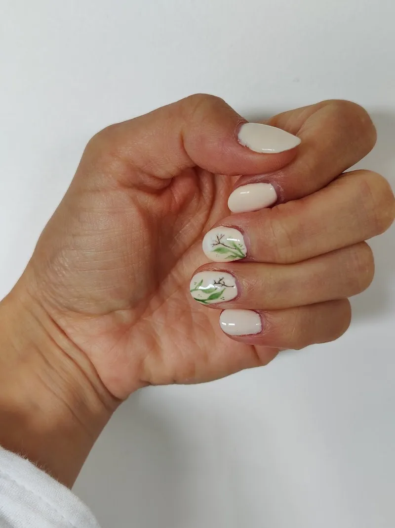 Lumi Nails