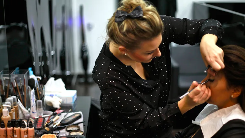 BENETIER MÉLANIE M'BEMUP - Maquillage Lyon - Photo de couverture - OneBooking
