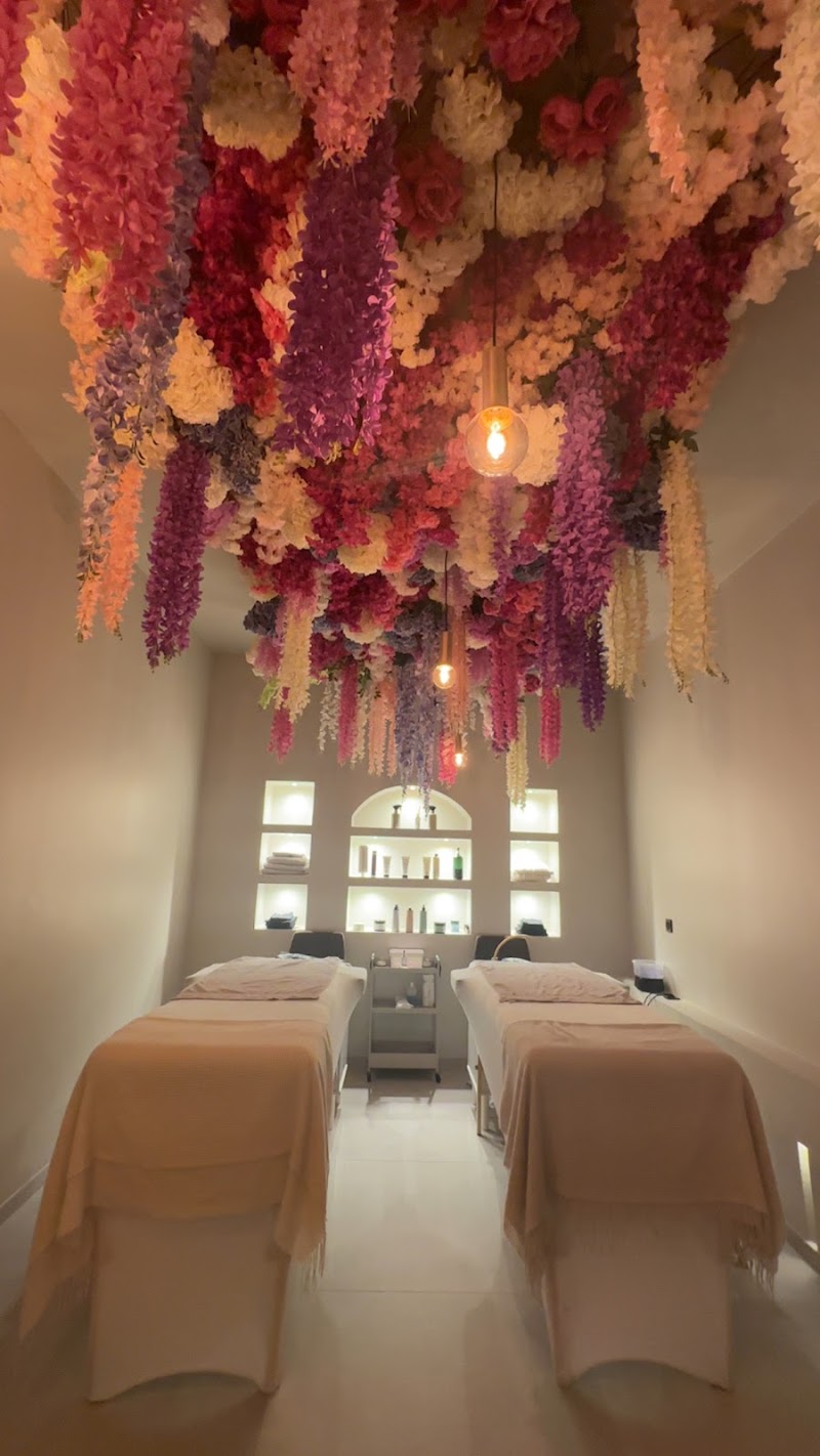 Hair spa LYON / Head spa duo Lissage et soins - Coiffure Lyon - OneBooking