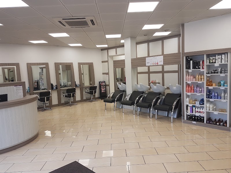 Diagonal coiffure - Coiffure Metz - OneBooking