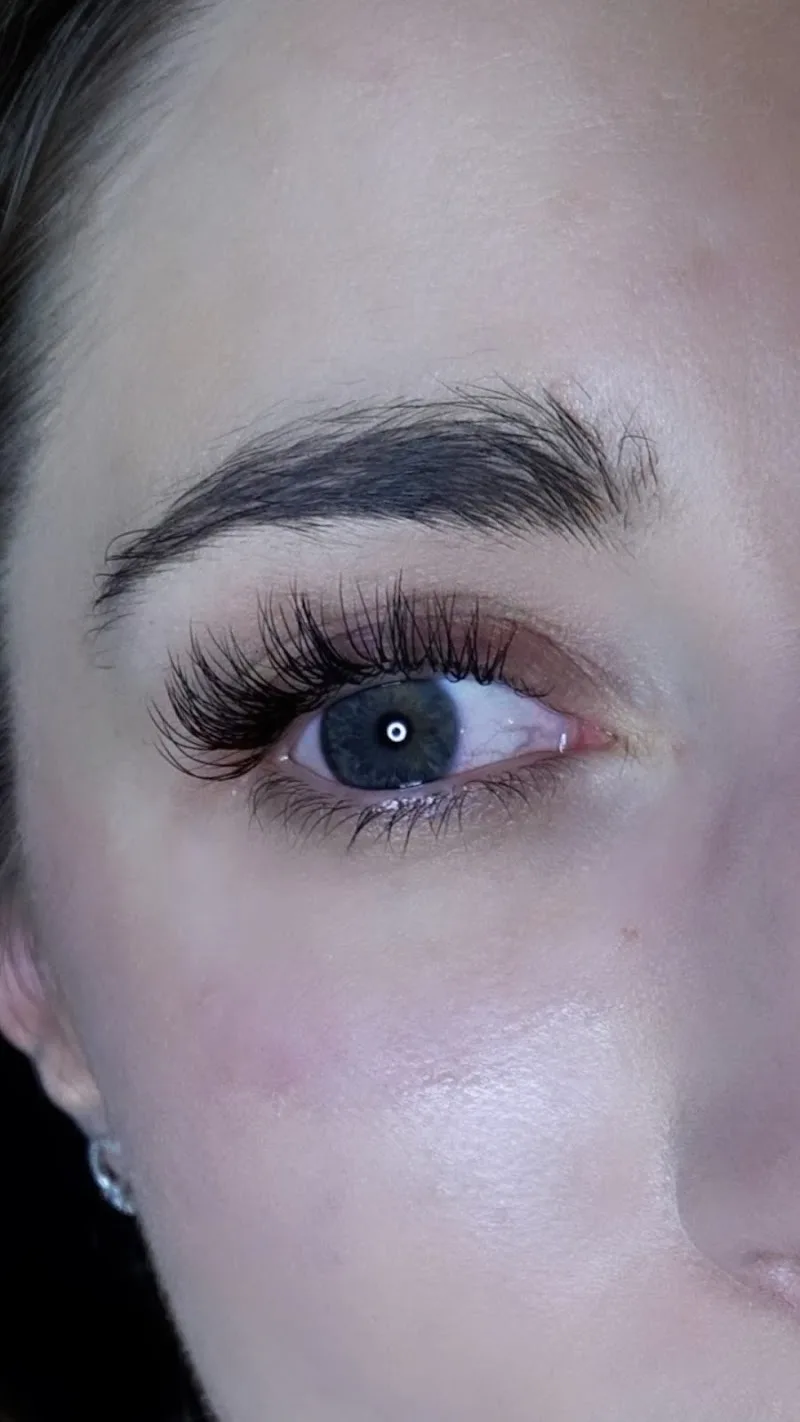 Regard renard - Sourcils & cils Nantes - Photo de couverture - OneBooking
