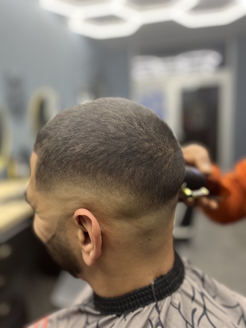253 BARBER CLUB