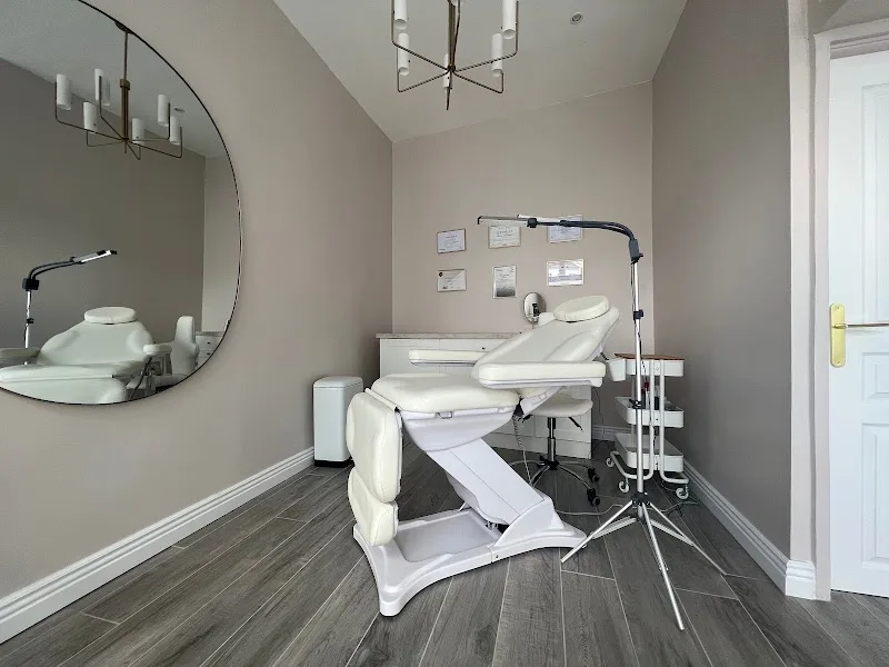 MAISON OPALE - Kenza Brows - Sourcils & cils Lyon - Photo de couverture - OneBooking