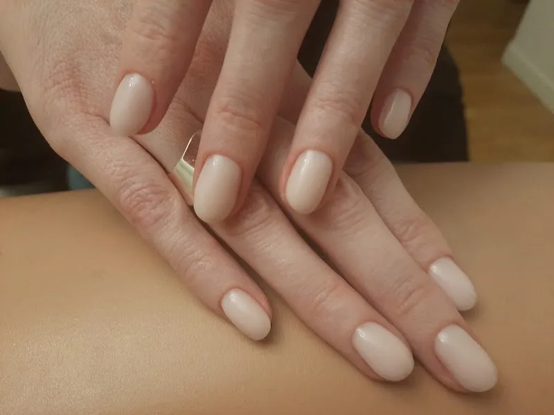 AdelNailsAddict
