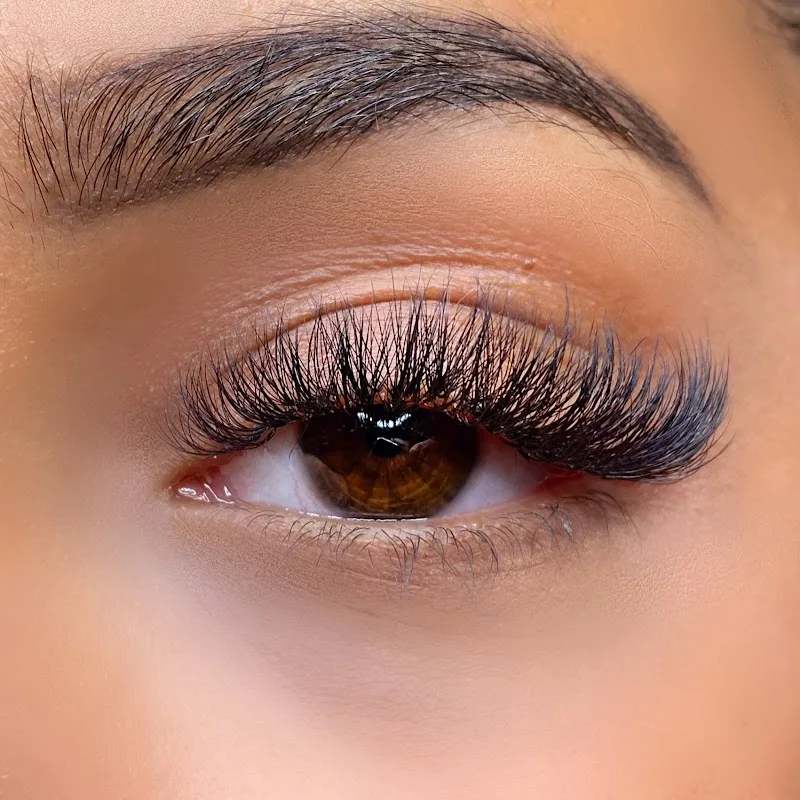 Lauraa lashes - Sourcils & cils Béziers - Photo de couverture - OneBooking