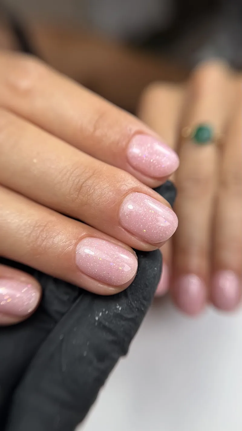 Lola R Nails