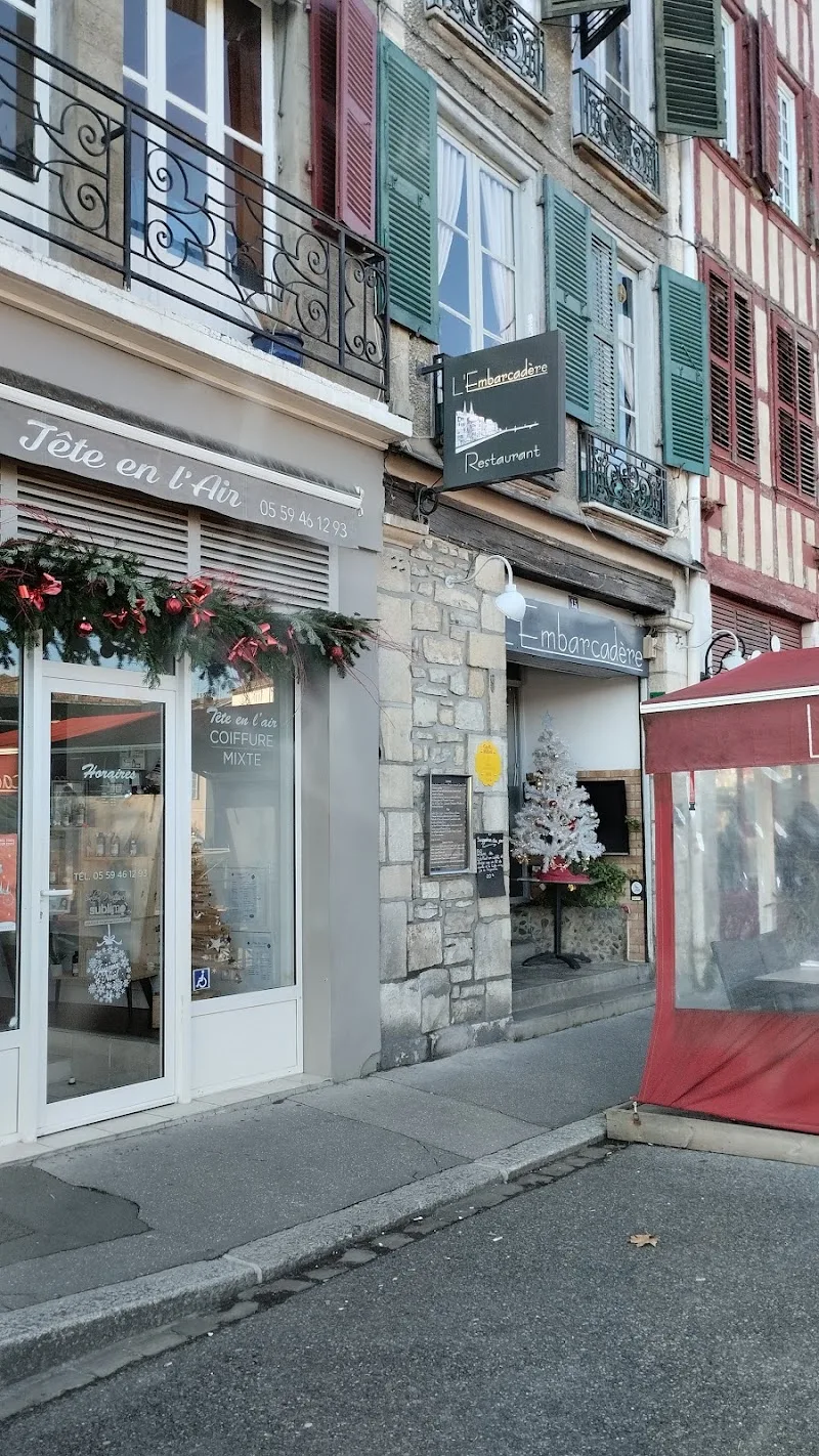Tête en l'air - Coiffure Bayonne - Photo de couverture - OneBooking