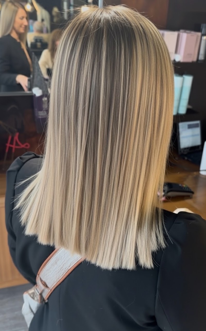 SALON PAPS Coiffeur LE HAVRE “Spécialiste transformation & visagiste” coloriste - Coiffure Le Havre - OneBooking