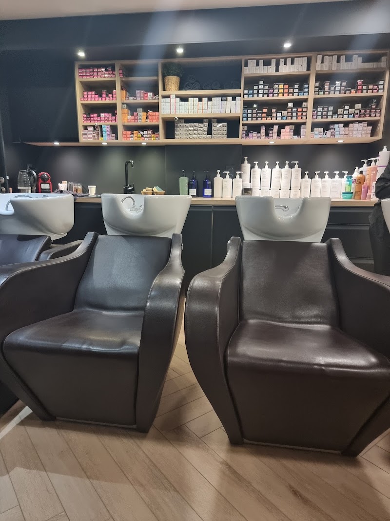 Antigone - Coiffure Auxerre - OneBooking