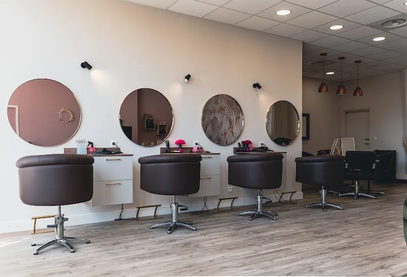 Sophie la coiffeuse—spécialisée en coiffure énergétique