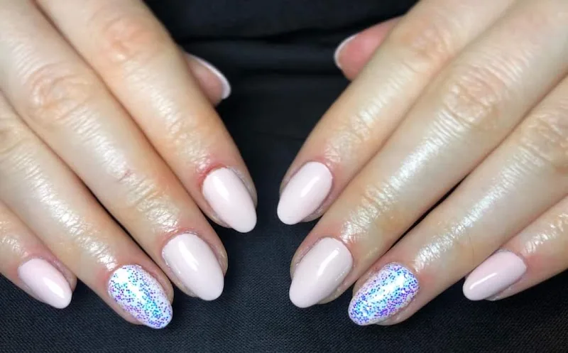 Noémie's Purple Nails - Onglerie Poitiers - Photo de couverture - OneBooking